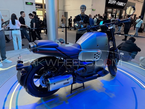 Un géant de l’automobile chinois dévoile une étonnante moto hybride