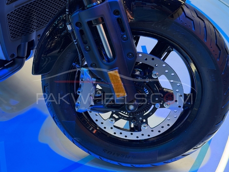 Un géant de l’automobile chinois dévoile une étonnante moto hybride