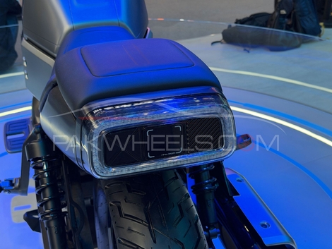 Un géant de l’automobile chinois dévoile une étonnante moto hybride