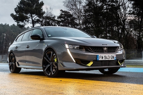 La 508 SW, ici en version PSE, s’habille en tenue de sport avec notamment des flaps latéraux. 
