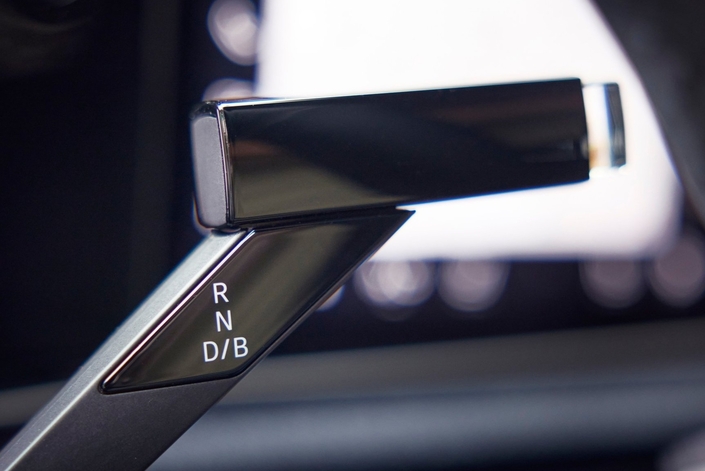 Voici à quoi ressemble de plus en plus une commande de boîte auto : un simple commodo.