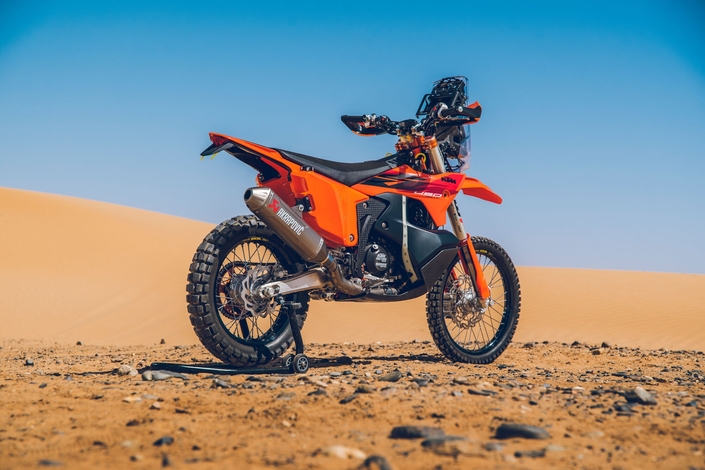 Seulement 100 exemplaires au monde : KTM lance sa 450 Rally Replica 2027, la reine du Dakar accessible à tous