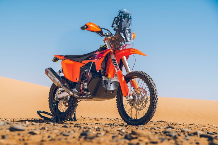Seulement 100 exemplaires au monde : KTM lance sa 450 Rally Replica 2027, la reine du Dakar accessible à tous