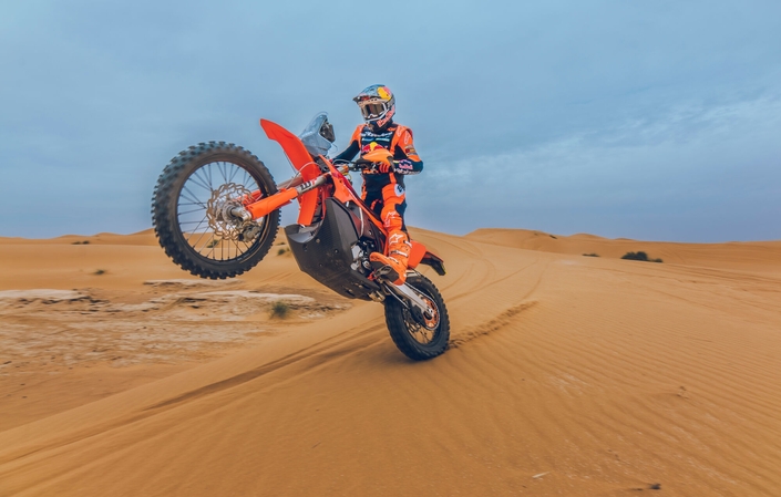Seulement 100 exemplaires au monde : KTM lance sa 450 Rally Replica 2027, la reine du Dakar accessible à tous