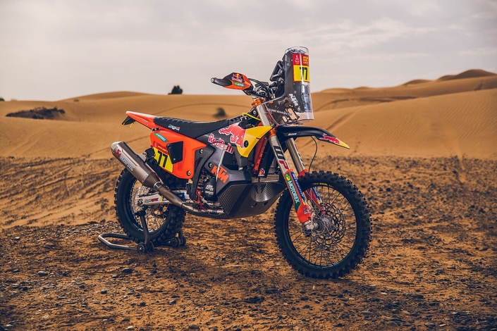 Seulement 100 exemplaires au monde : KTM lance sa 450 Rally Replica 2027, la reine du Dakar accessible à tous