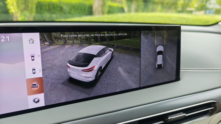 Essai Genesis GV60 : a-t-il la moindre chance face aux stars allemandes Audi Q4 e-Tron Sportback et BMW iX2 ?