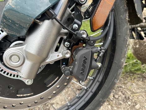 La nouvelle Kawasaki KLE 500 peut-elle battre la CF Moto 450 MT ?