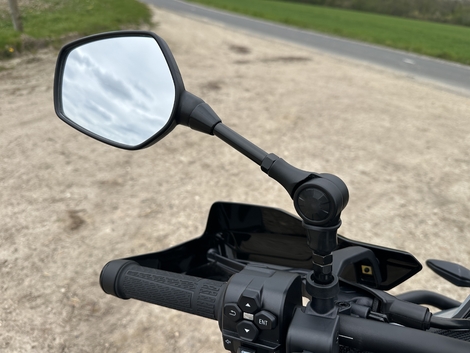 La nouvelle Kawasaki KLE 500 peut-elle battre la CF Moto 450 MT ?