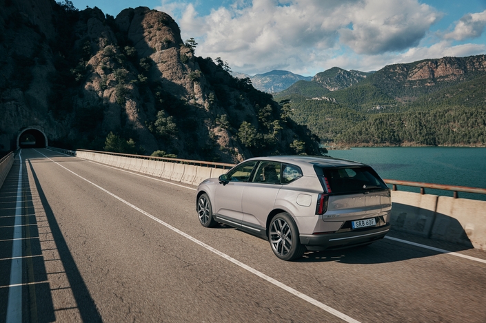 Plus luxueux qu’une Tesla, moins cher qu’une Mercedes: le Volvo EX60 est-il le compromis parfait ?