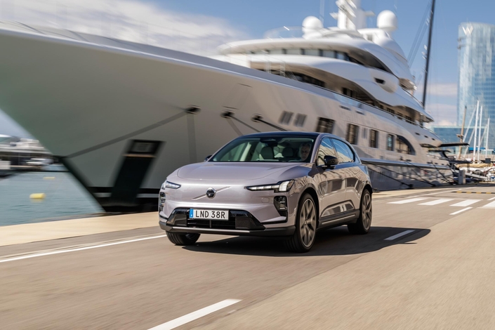 Plus luxueux qu’une Tesla, moins cher qu’une Mercedes: le Volvo EX60 est-il le compromis parfait ?