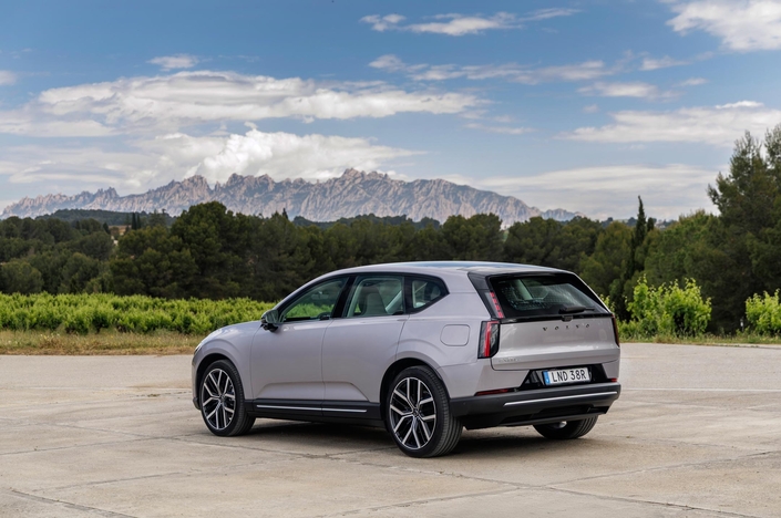 Plus luxueux qu’une Tesla, moins cher qu’une Mercedes: le Volvo EX60 est-il le compromis parfait ?