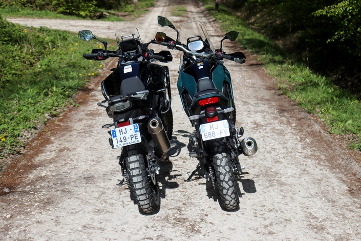 La nouvelle Kawasaki KLE 500 peut-elle battre la CF Moto 450 MT ?