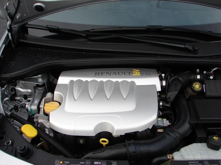 Le moteur de la Renault Clio 2.0 16v, d'origine Nissan, est d'une fiabilité sans faille.