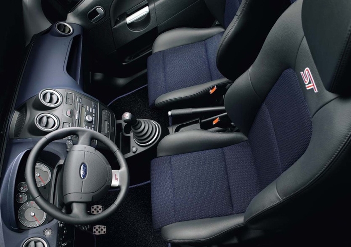 Très améliorée en 2006, la finition de la Fiesta ST s'accompagne de sièges sport très agréables.