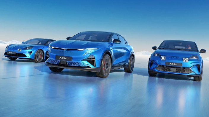 Trois voitures dans la gamme Alpine, mais une A110 qui va disparaître pour mieux renaître une nouvelle fois dans une version électrique sur laquelle se jouera une partie de l’avenir de la marque sportive française.