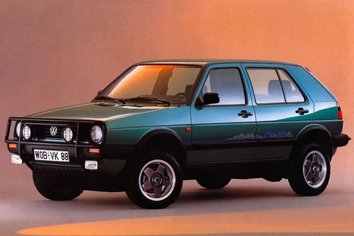 En avril 1990, la Golf Montana est devenue Country, et produite en série en Autriche, chez Magna-Steyr. Les jantes Speedline passent au noir.
