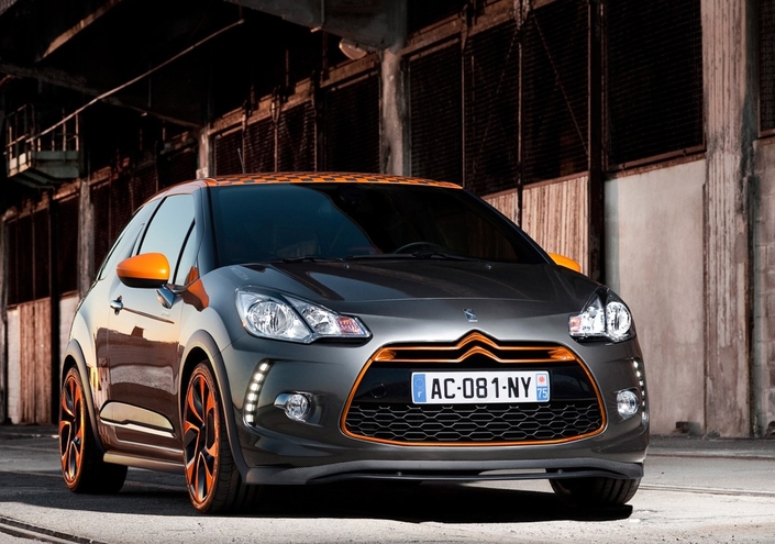 En 2010, la DS3 Racing replace efficacement Citroën dans la catégorie des petites sportives. Mais ses accessoires de carrosserie en fibre de carbone grèveront inutilement le prix de vente...
