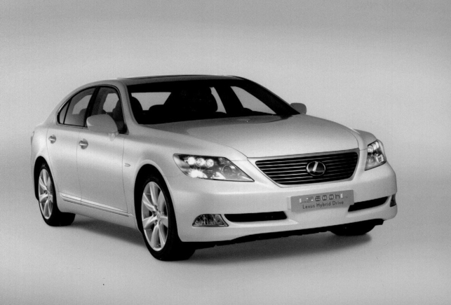 Salon de Francfort : Lexus sera au rendez-vous avec ses hybrides !
