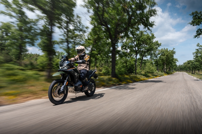 La CF Moto 1000 MT-X est un trail puissant, complet et ambitieux, mais est-il capable de rivaliser avec les Européennes et les Japonaises ?