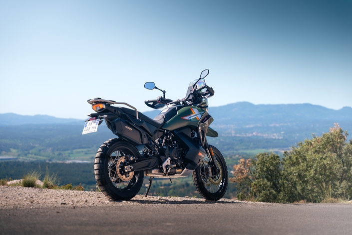 La CF Moto 1000 MT-X est un trail puissant, complet et ambitieux, mais est-il capable de rivaliser avec les Européennes et les Japonaises ?