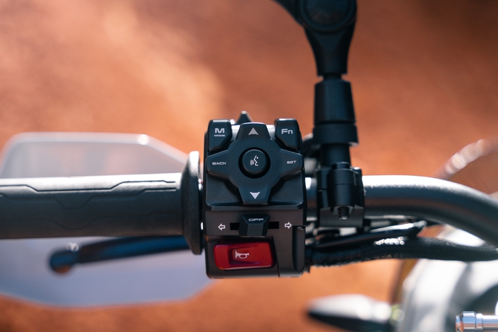 La CF Moto 1000 MT-X est un trail puissant, complet et ambitieux, mais est-il capable de rivaliser avec les Européennes et les Japonaises ?