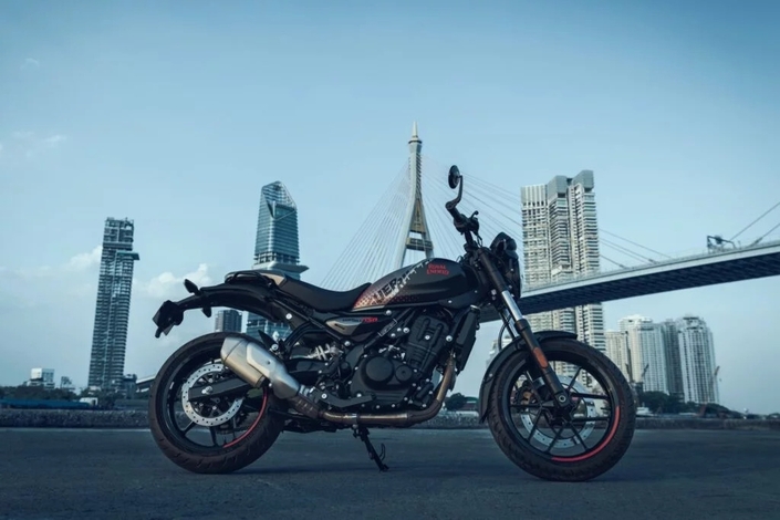 Royal Enfield Guerrilla 450 Apex : la métamorphose sportive d’un roadster qui ne fait plus de figuration sur le marché moto