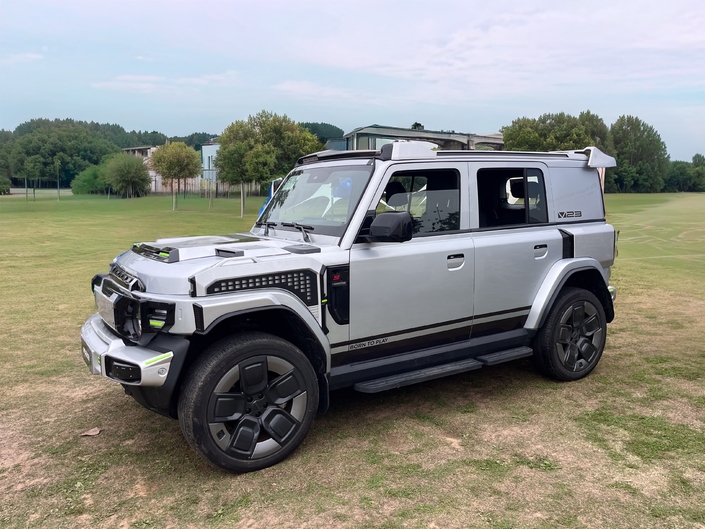 Le V23, plus court que son grand frère et 100 % électrique.