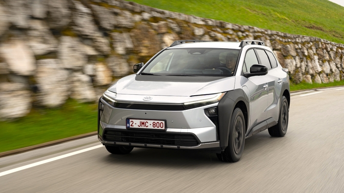 Le pragmatique Toyota bZ4X Touring va-t-il manger tout cru le Peugeot E-5008 ?