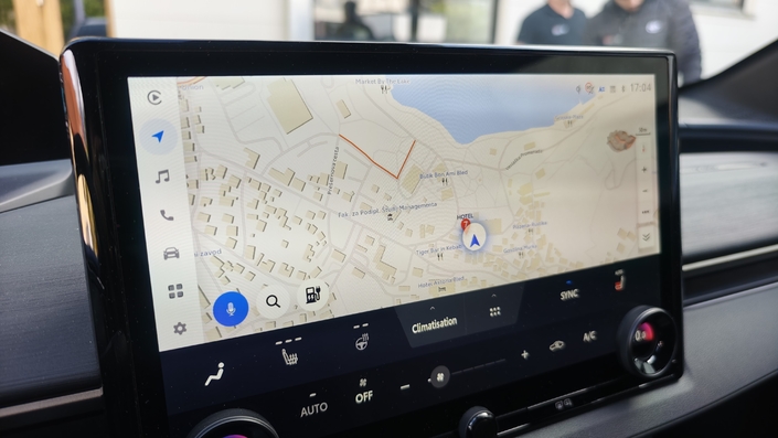 Le pragmatique Toyota bZ4X Touring va-t-il manger tout cru le Peugeot E-5008 ?