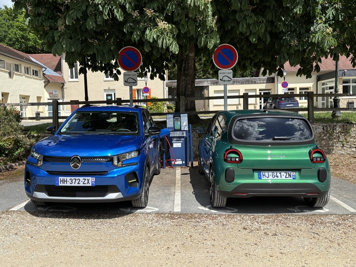 Renault Twingo VS Citroën e-C3 : le duel des citadines françaises électriques à moins de 20 000 €.