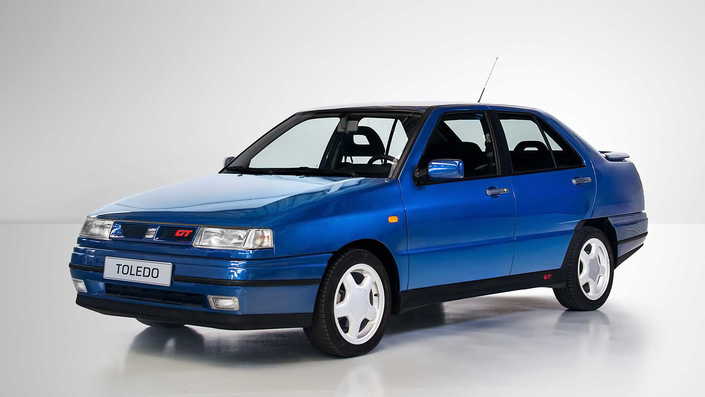 En GT, la Seat Toledo, présentée en 1991, reçoit les excellents moteurs à 16 soupapes des VW Golf II et III GTI, dont elle reprend aussi le soubassement.
