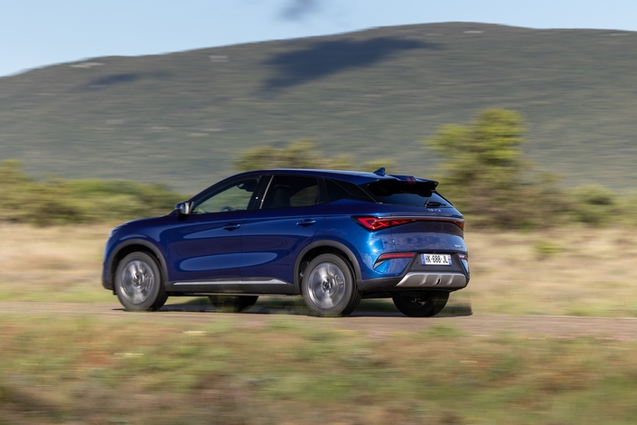 Le BYD Atto3 Evo est très puissant mais il invite plutôt à la conduite tranquille, ce qui n’a rien d’anormal pour un véhicule de ce genre.