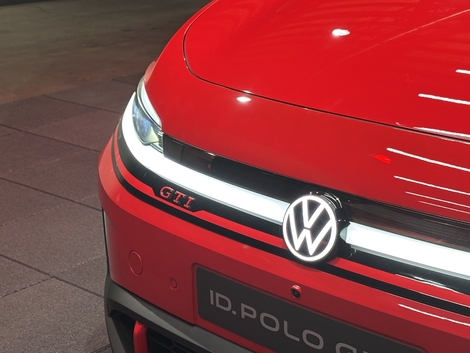 Le logo est apposé à de multiples endroits de la carrosserie.