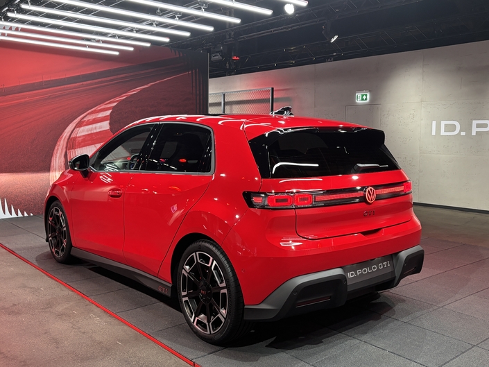 La Volkswagen ID. Polo GTI a l’Alpine A290 dans sa ligne de mire.