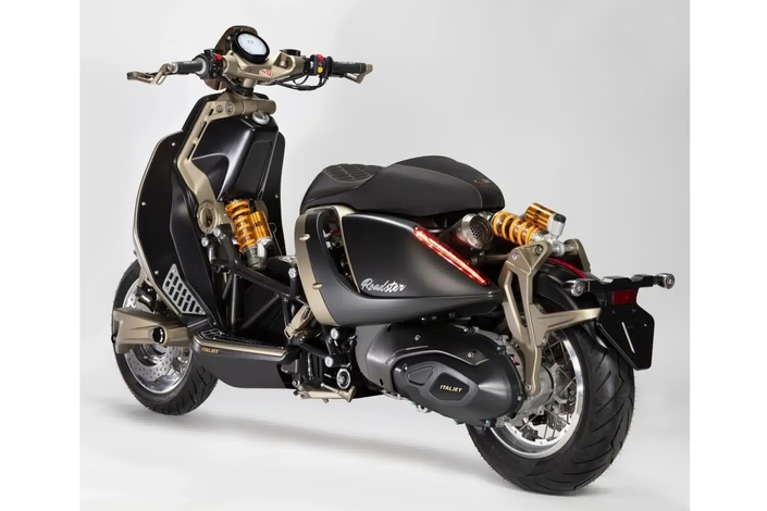 La « Founders Edition » du Roadster 400 rapporte gros à Italjet