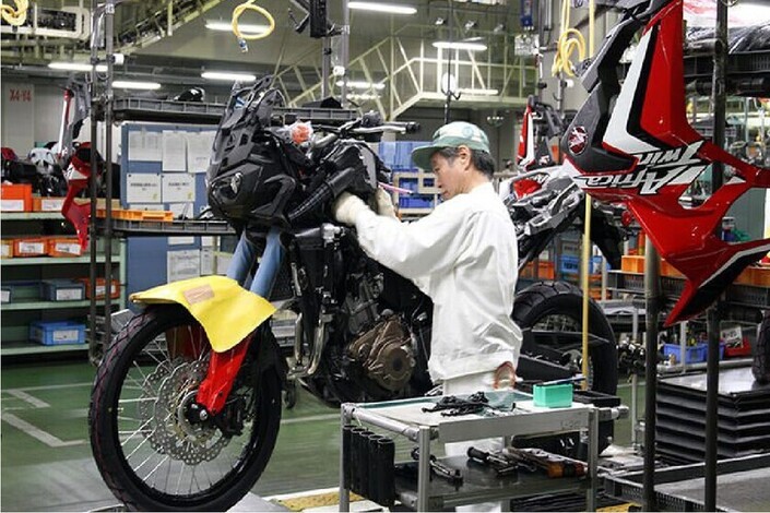 Chez Honda, salir sa combinaison peut vous coûter votre place : l’obsession japonaise de la perfection pousse la discipline jusqu’à l’extrême