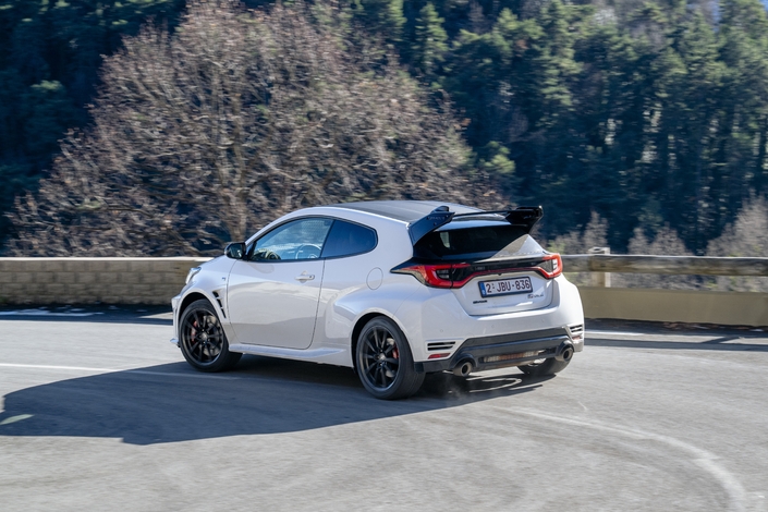 Sur route, l'efficacité de la Yaris est redoutable.