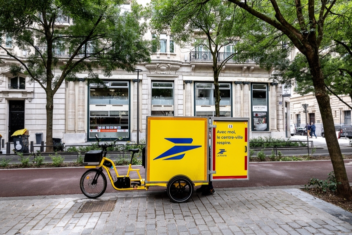 La Poste a franchi le cap des 1 200 vélos-cargos déployés dans 60 villes françaises ©Voix du Nord Maxppp