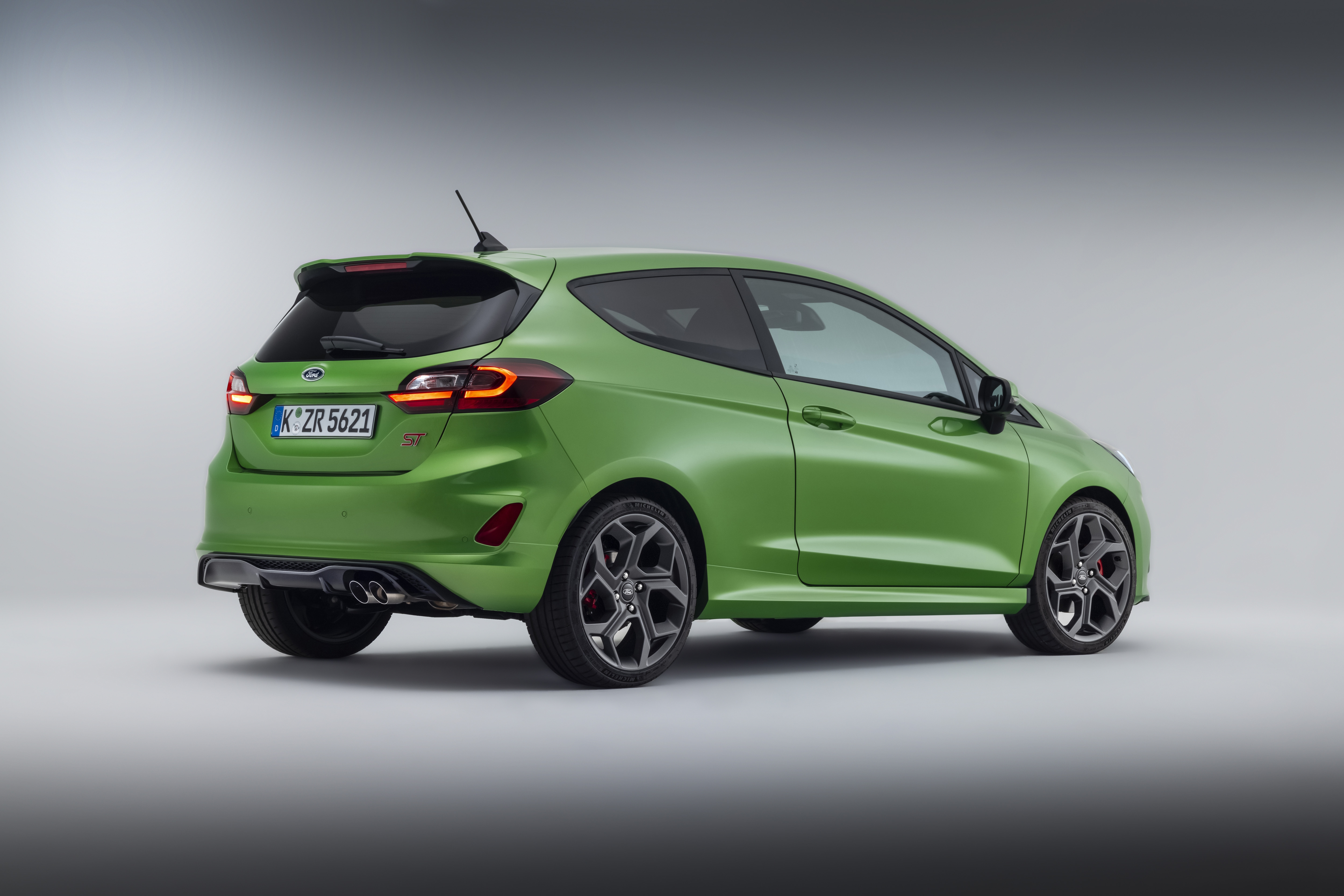 https://images.caradisiac.com/images/2/0/0/2/192002/S0-ford-devoile-la-fiesta-restylee-690424.jpg