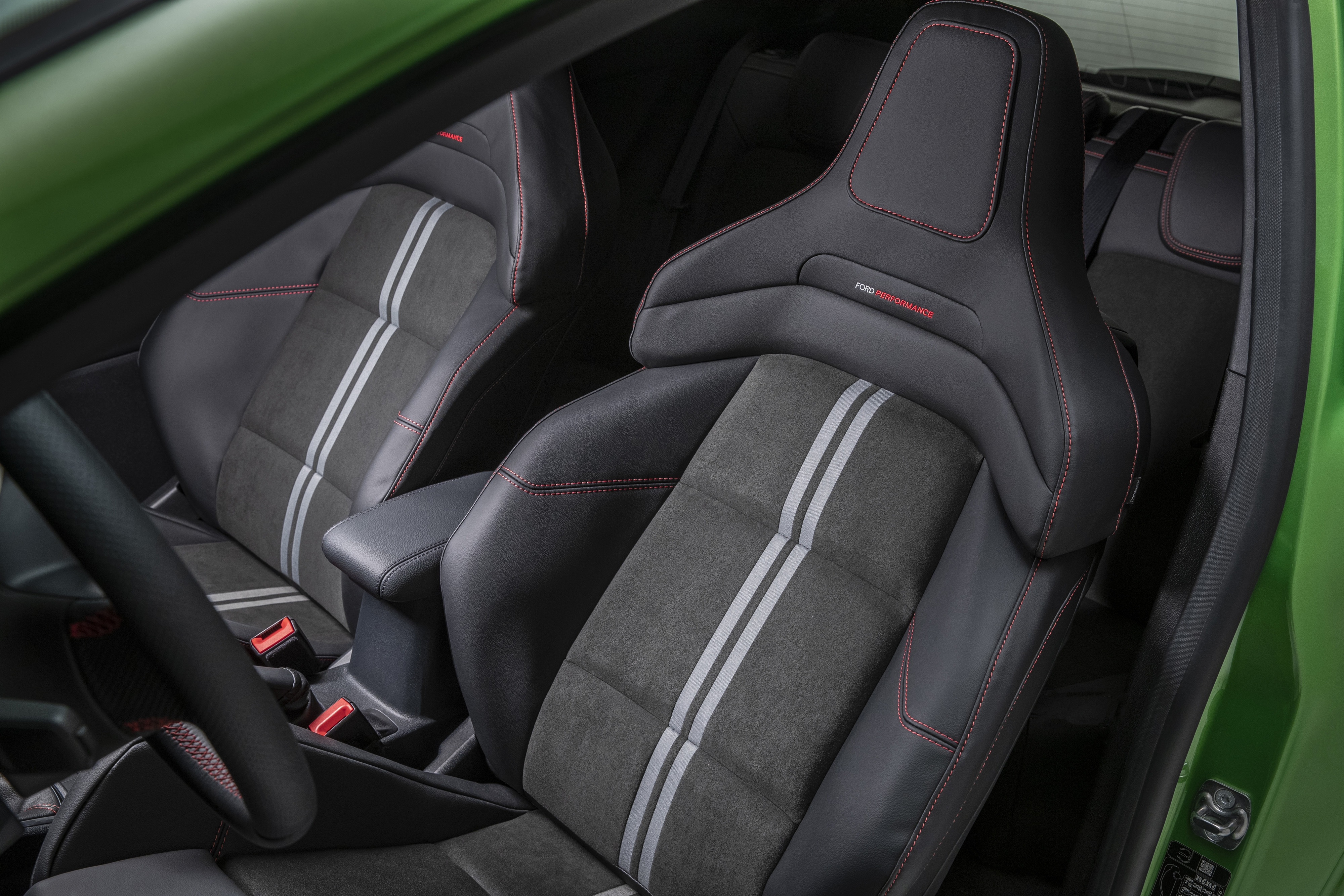 https://images.caradisiac.com/images/2/0/0/2/192002/S0-ford-devoile-la-fiesta-restylee-690427.jpg