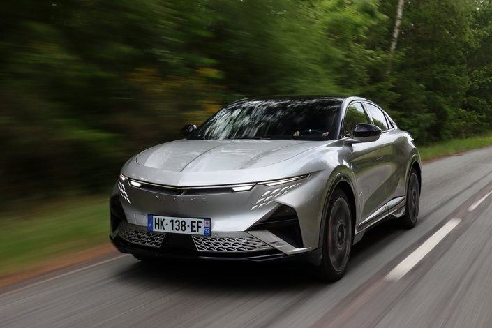 Alpine A390 vs DS N°8 : le sursaut d'orgueil du haut de gamme Français