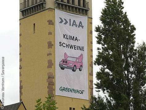 Salon de Francfort : Greenpeace critique ceux qu'elle appelle les cochons du climat 