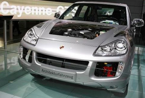 Salon de Francfort : le Porsche Cayenne hybride joue la transparence