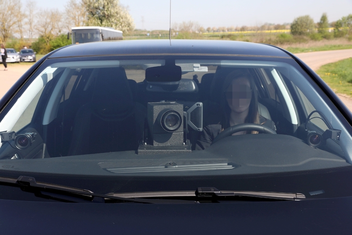 matériel embarqué à bord d'une voiture radar banalisée privée ©Le Parisien Maxppp