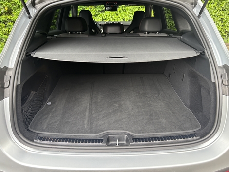 Avec 620 dm³ sous tablette, le coffre du GLC demeure l’un des plus spacieux de la catégorie. Celui de la version coupé se contente de 545 dm³.