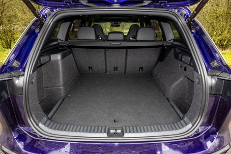 Implantation de la batterie de traction oblige, les Tayron eHybrid ne peuvent pas, au contraire des eTSI Hybrid et TDI, embarquer 7 personnes.