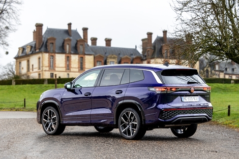 Volkswagen Tayron eHybrid 204 ch Life : 59 000 € (modèle photographié en finition R-Line Edition : 64 000 €)