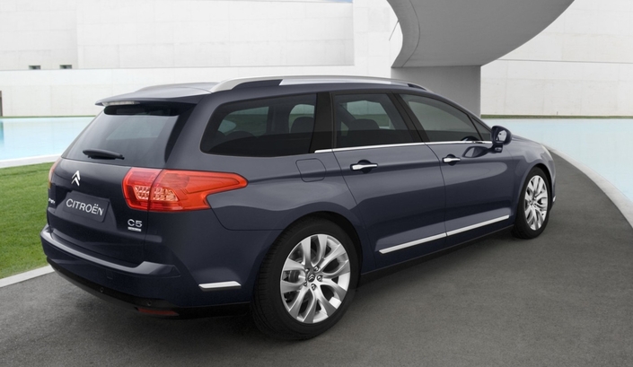Si on veut davantage de praticité, la Citroën C6 V 3.0 HDi est disponible en break, qui profite à plein de la suspension à niveau constant.