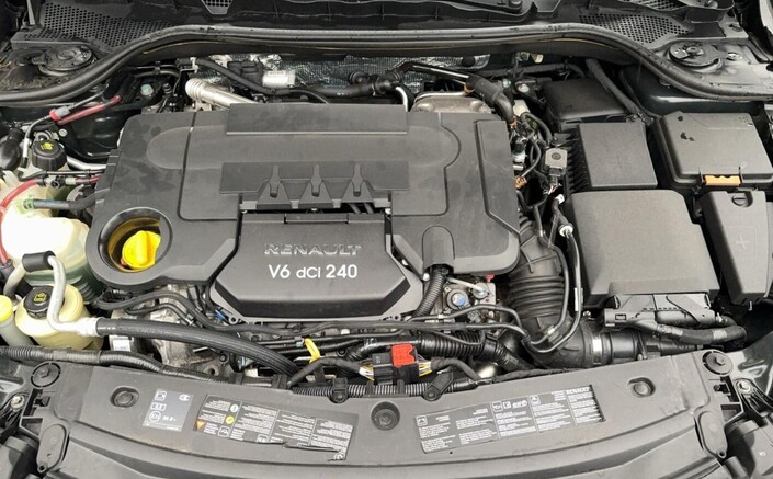 Le V6 3,0 l DCi de la Renault Latitude, conçu par Nissan, est d'une grande fiabilité et d'un entretien classique. Sa distribution à chaîne facilite les choses.