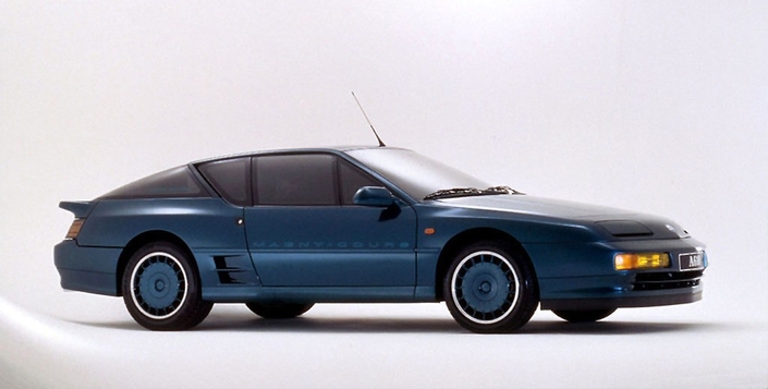 En 1992, une série spéciale Magny-Cours de l'A610 est présentée, toute en bleu et dotée de l'intérieur cuir optionnel. 30 unités seulement.